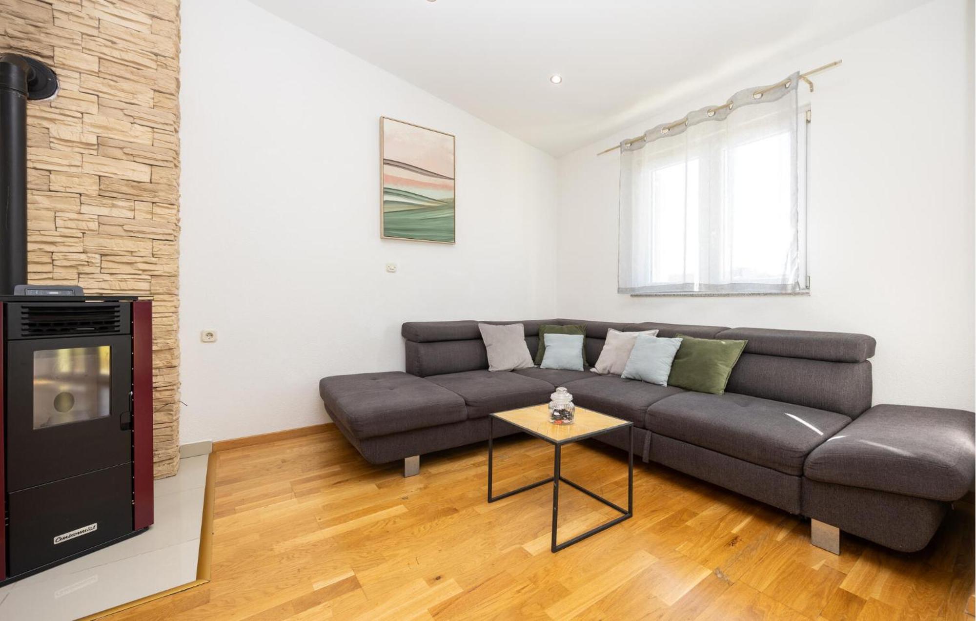 Stunning Apartment In Макарска Экстерьер фото