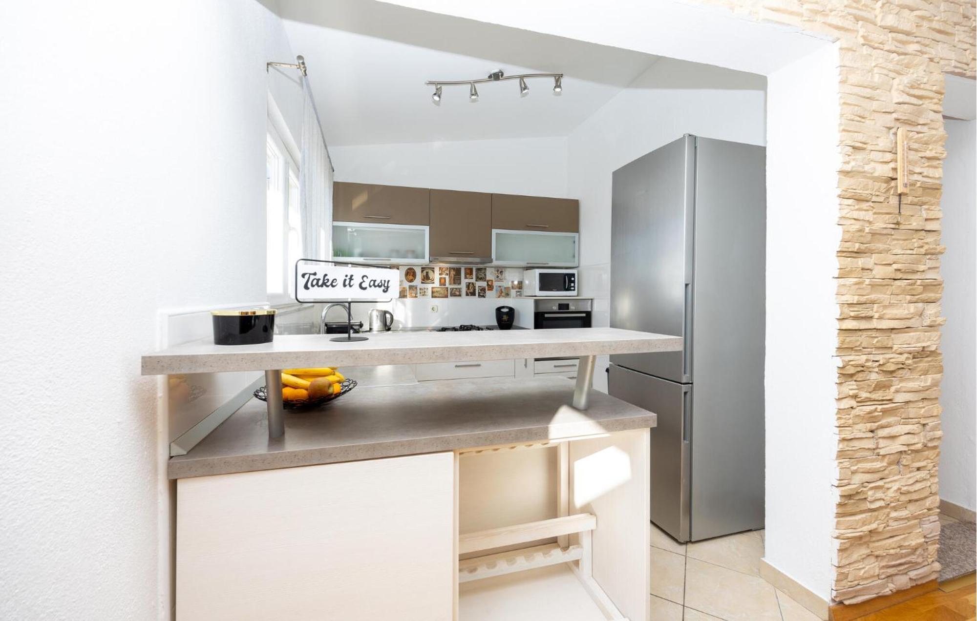 Stunning Apartment In Макарска Экстерьер фото