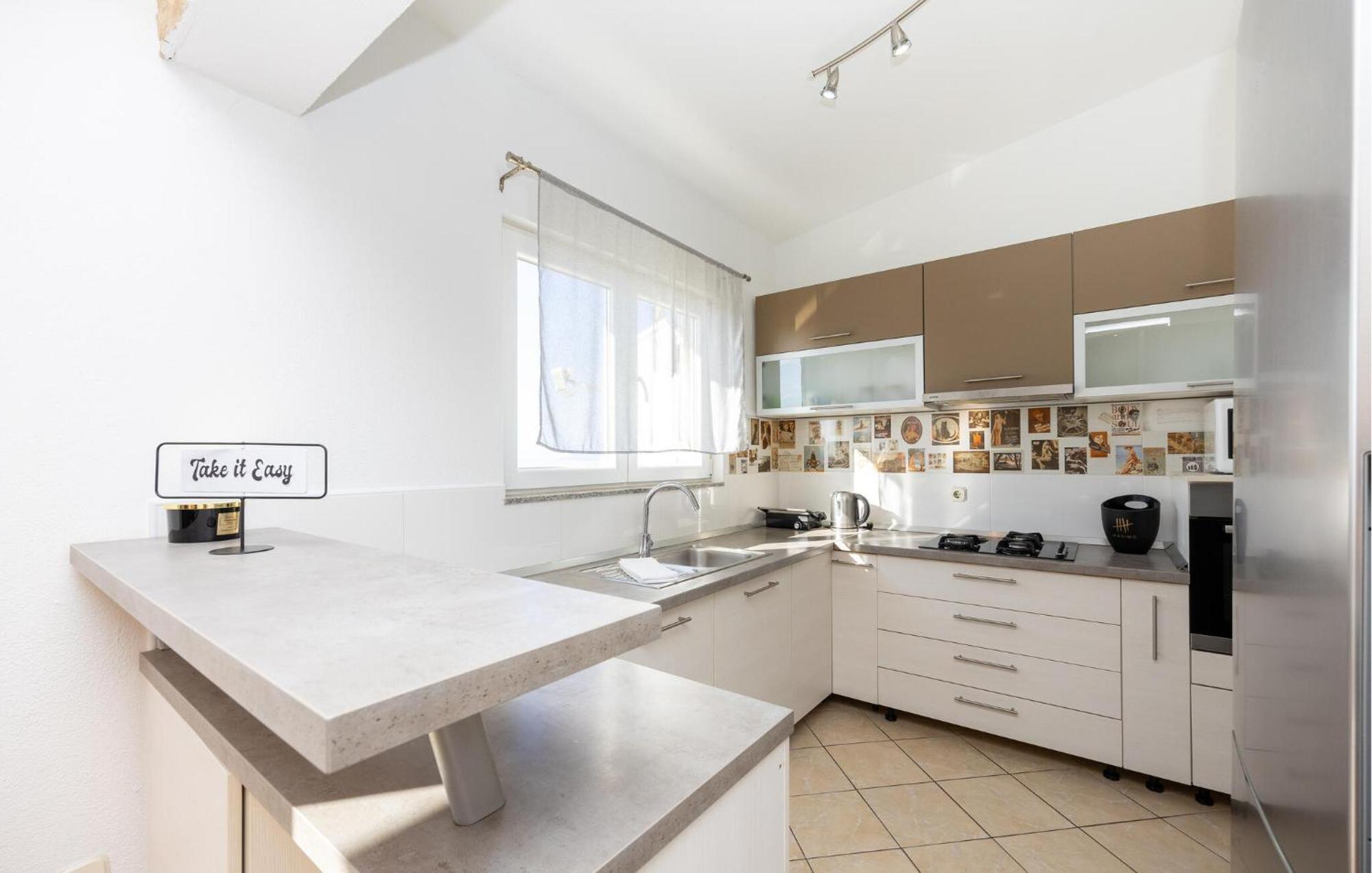 Stunning Apartment In Макарска Экстерьер фото